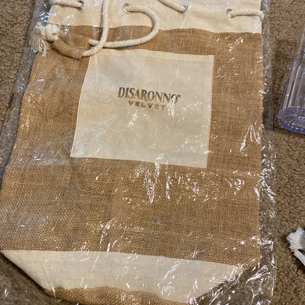 Disaronno Beach Set. - Picture 3 of 5